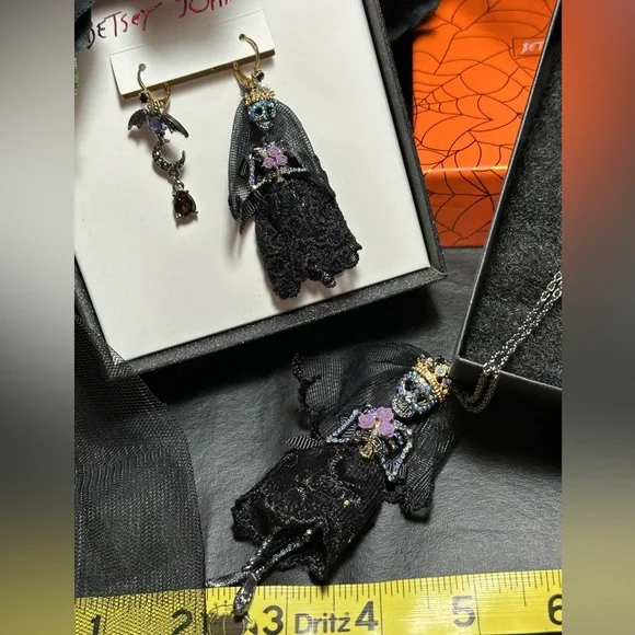 Betsey Johnson set of corpse bride earrings, necklace, and black rose veil. - Picture 3 of 4